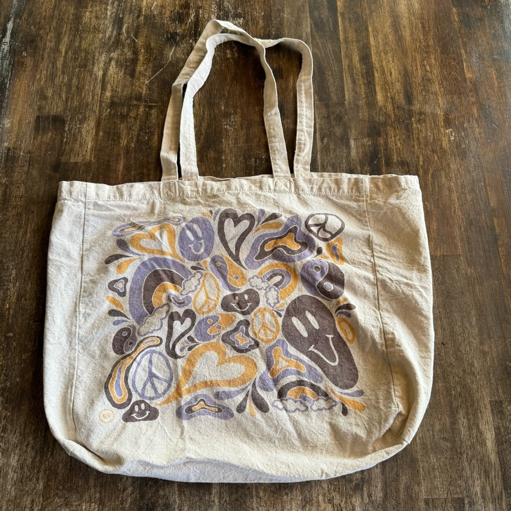 FREE w any bundle: Tote